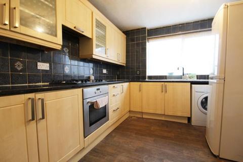 3 bedroom maisonette to rent, Drew Road, London, E16