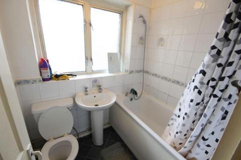 3 bedroom maisonette to rent, Drew Road, London, E16