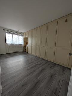 3 bedroom maisonette to rent, Drew Road, London, E16