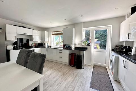 33 Greenglades, Northampton, NN4 9YW