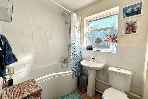 33 Greenglades, Northampton, NN4 9YW