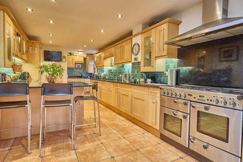 5 bedroom detached house for sale, Penzance Close, Hinckley