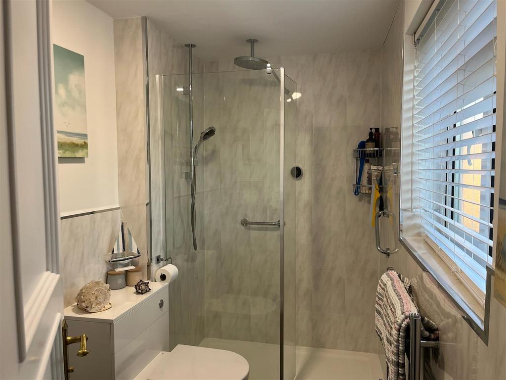 Refitted En suite Shower Room