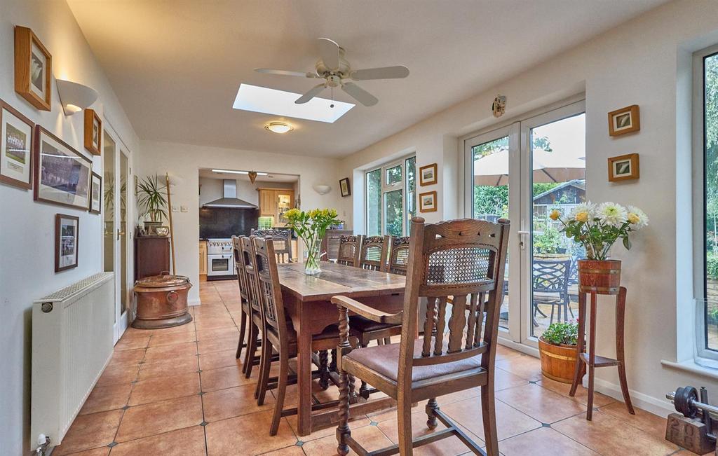 Open Plan Rear Dining Room/Sun Room