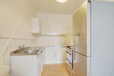 2 bedroom apartment for sale, Fleetwood Avenue, Westcliff-on-sea, SS0