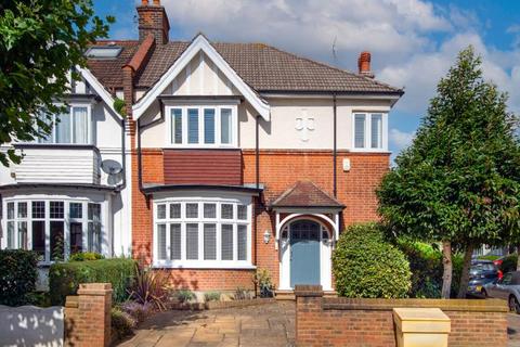 34 Holdenhurst Avenue, London, N12 0JB