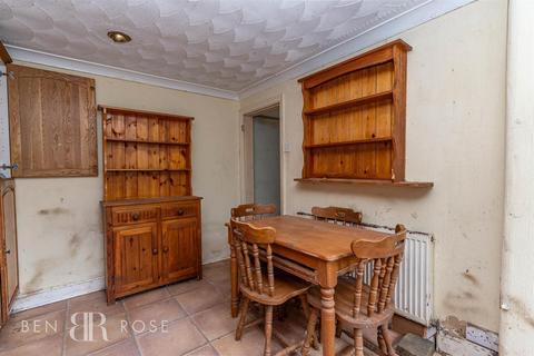 146 Blackburn Road, Chorley, PR6 8TL