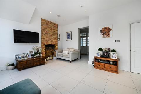 60 Lambton Road, Raynes Park, London, SW20 0LP