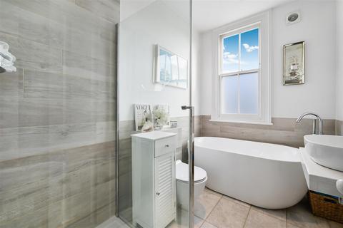 60 Lambton Road, Raynes Park, London, SW20 0LP