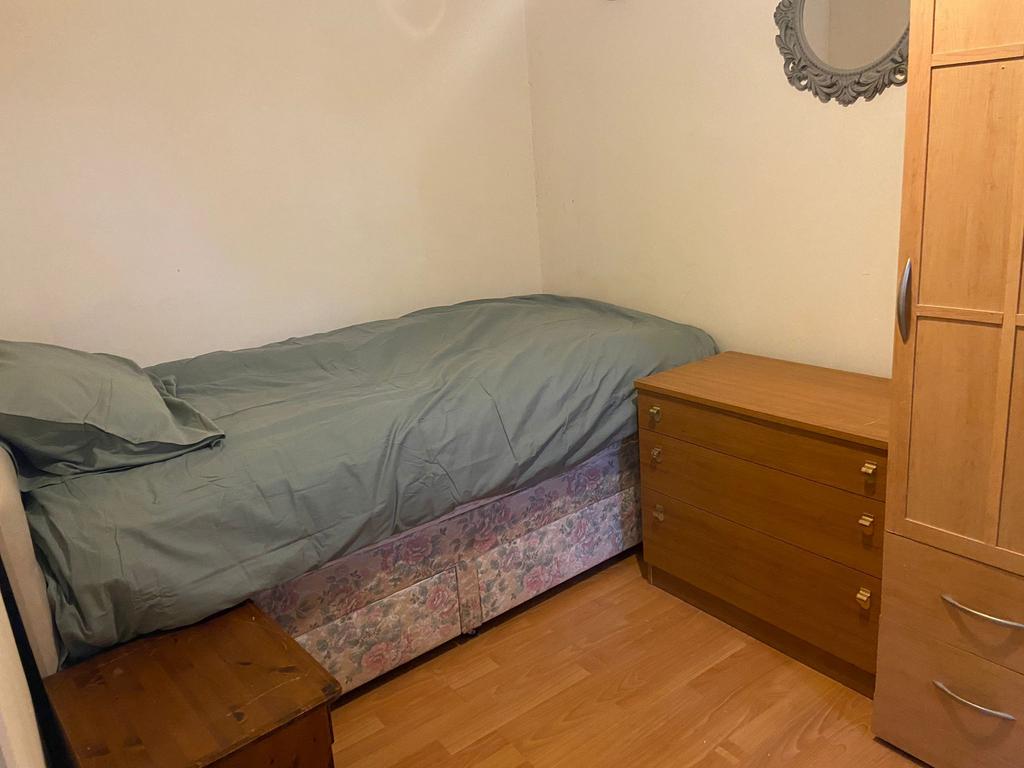 Room 2 & 5, Lincoln Street, Balsall... 1 bed in a house share to rent