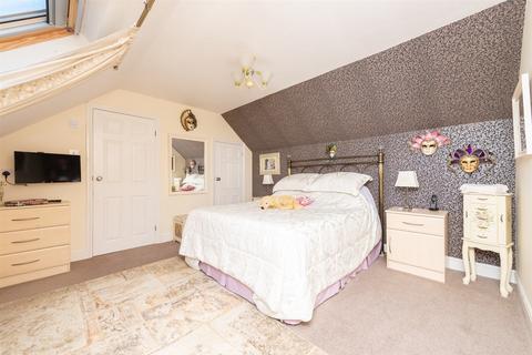 75 Nursery Road, Meopham, Gravesend, DA13 0NE