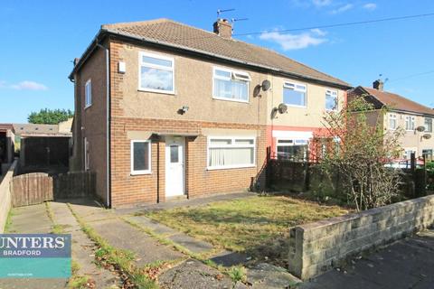 3 bedroom semi-detached house to rent, Kingsway Eccleshill, Bradford, West Yorkshire, BD2 1PN