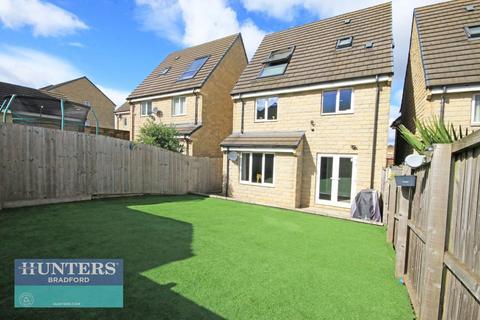 4 bedroom detached house for sale, REF SR - Whitehead Close, (S), Laisterdyke, Bradford, West Yorkshire, BD4 8AS