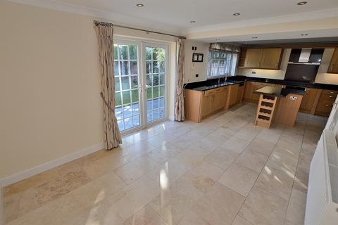 4 bedroom detached house to rent, Ash Hill, Wolverhampton