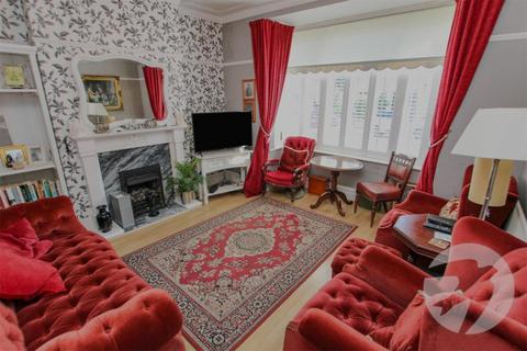 6 bedroom terraced house for sale, Halons Road, London, SE9