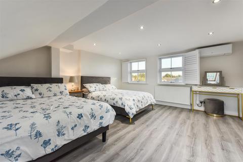 44 Ethelbert Road, London, SW20 8QE