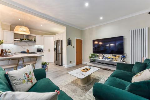 44 Ethelbert Road, London, SW20 8QE