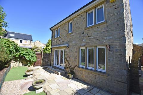 3 bedroom detached house to rent, Harlow Manor Park, Harrogate, North Yorkshire, HG2