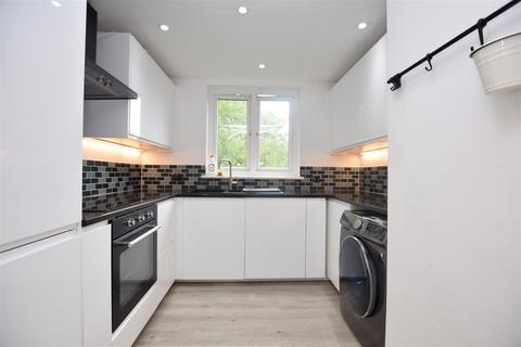 2 bedroom apartment to rent, Sutton Court, Brighton Road, Sutton SM2