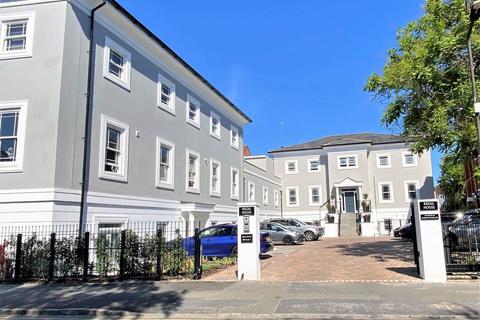 2 bedroom apartment to rent, Station Road, Marlow SL7