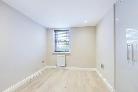 2 bedroom apartment to rent, Station Road, Marlow SL7