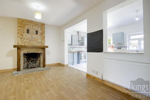 3 bedroom end of terrace house to rent, Malvern Road, Enfield