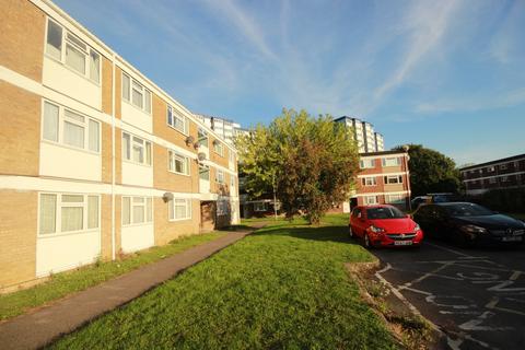 2 bedroom apartment to rent, Eden Close, Slough SL3