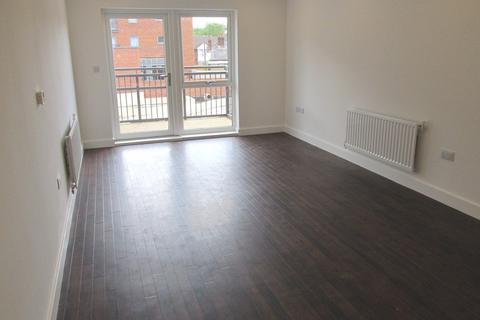 2 bedroom flat to rent, John Thornycroft Road, Southampton SO19