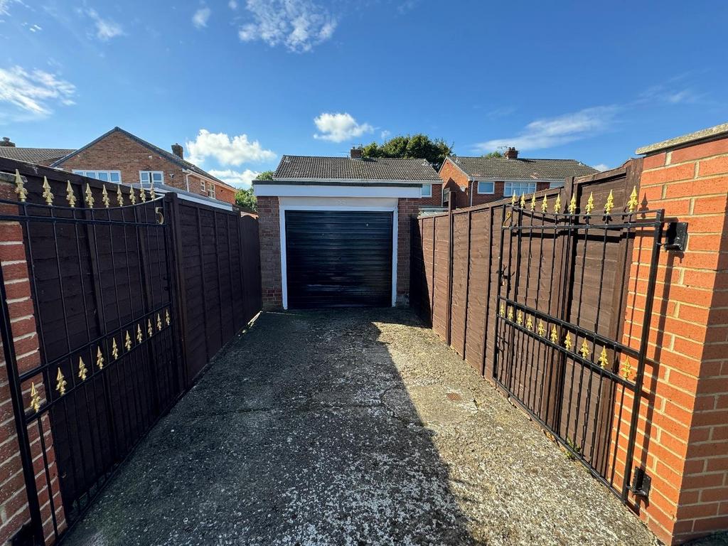 GARAGE &amp; DRIVEWAY