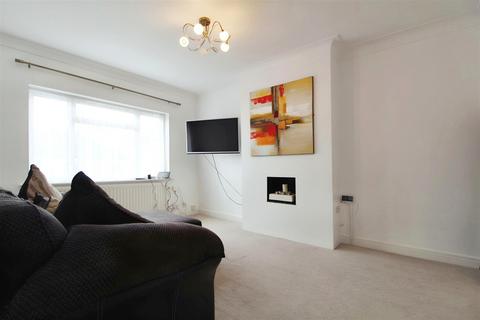 2 bedroom maisonette to rent, Clifton Road, Slough