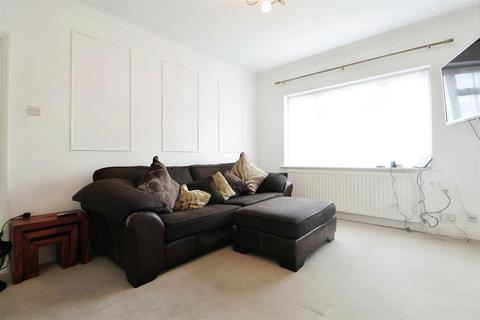 2 bedroom maisonette to rent, Clifton Road, Slough