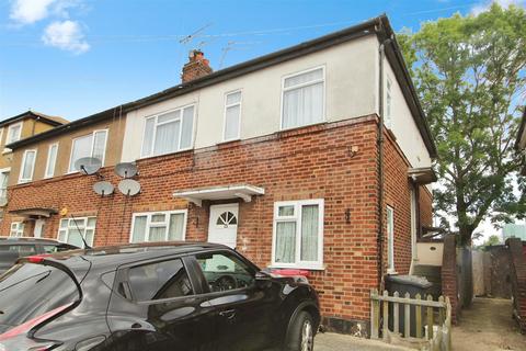 2 bedroom maisonette to rent, Clifton Road, Slough