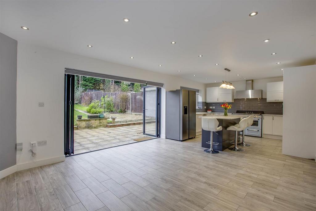 19 Verney Avenue, HP12 3 ND (LOW RES)-8.jpg