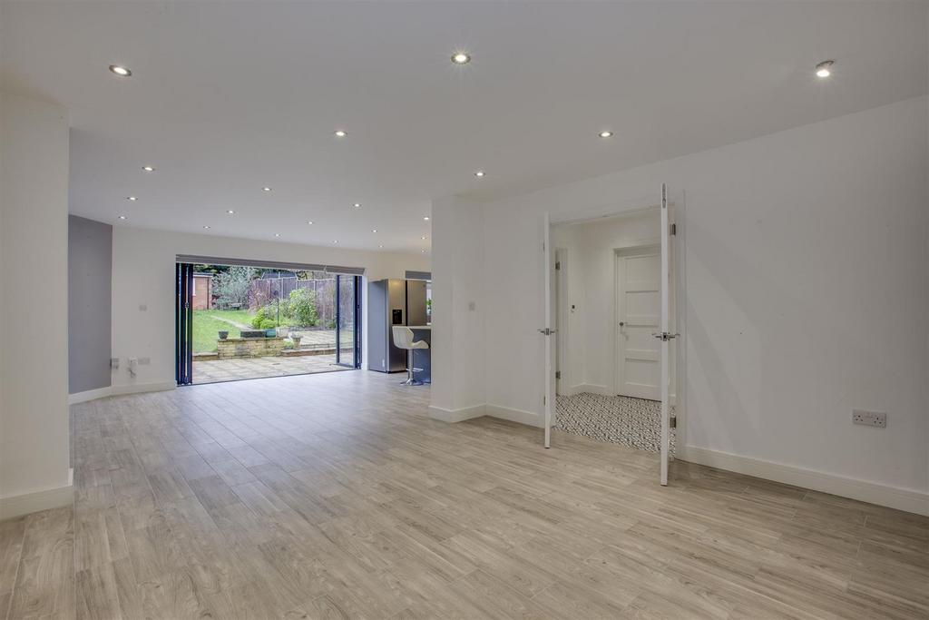 19 Verney Avenue, HP12 3 ND (LOW RES)-7.jpg
