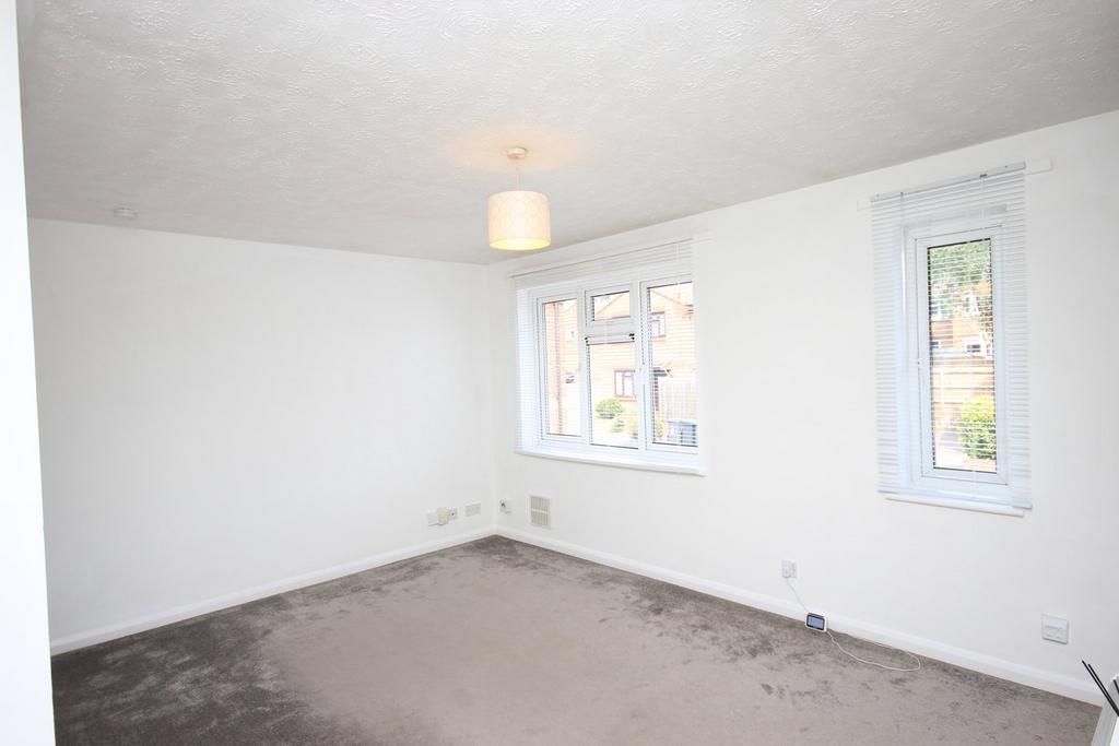 Petley Close, Flitwick, MK45 1 bed flat to rent £775 pcm (£179 pw)