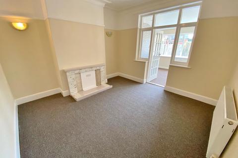 3 bedroom semi-detached house to rent, Greenway, Preston PR2