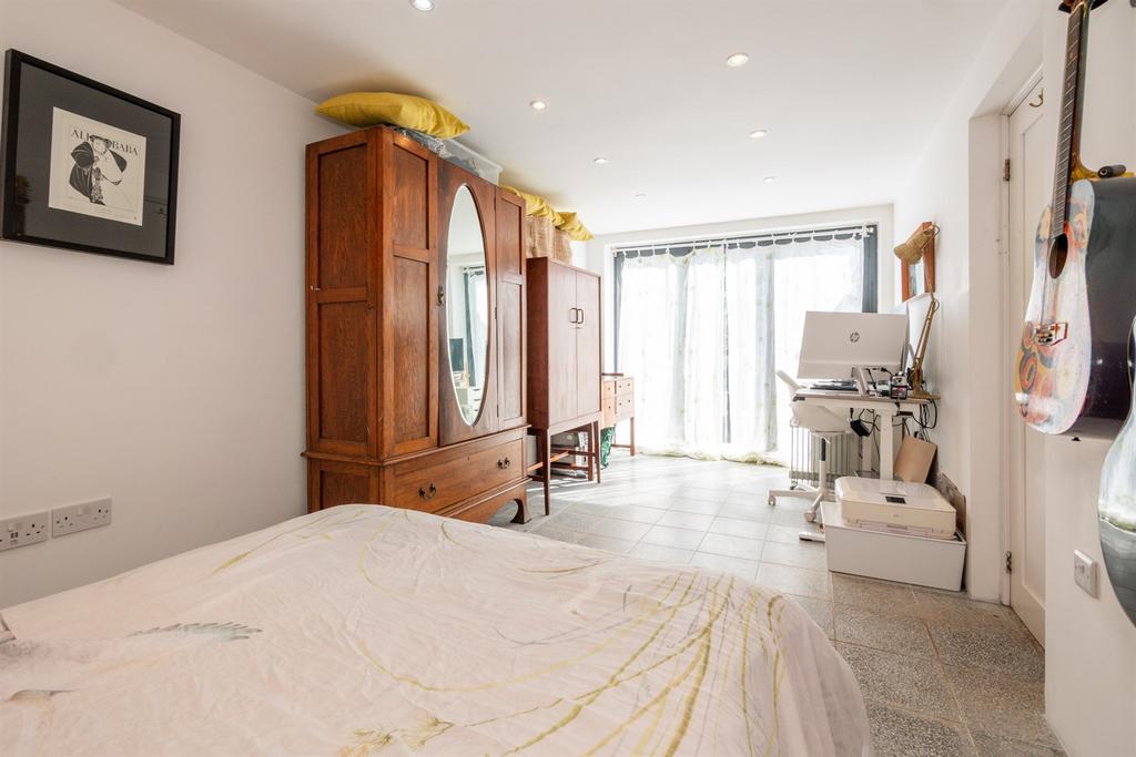 Bedroom/Family Room