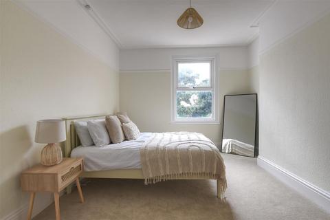 53c Manor Road, Bexhill-on-sea, TN40 1SN