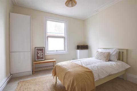 53c Manor Road, Bexhill-on-sea, TN40 1SN