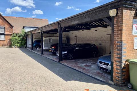 undefined, Beast Market Hill, Newark NG24