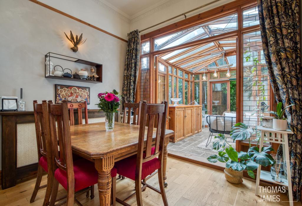 Eversley Park Rd, dining area