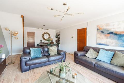 3 bedroom link detached house for sale, Plantation Gardens, Leeds LS17