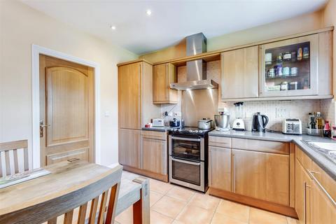 2 bedroom apartment for sale, Heather Court, Ilkley LS29