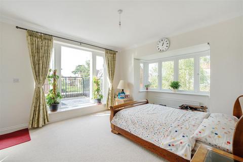 4 bedroom detached house for sale, Mulberry Way, Ashtead KT21