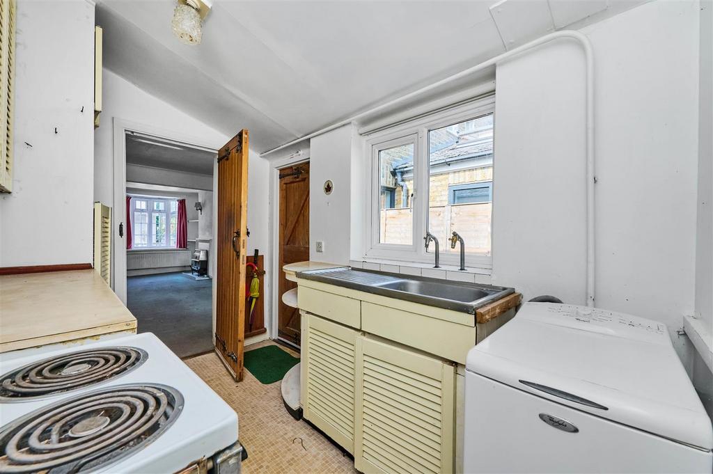James Anderson - Stanley Rd  London SW14 7 EB  UK 4