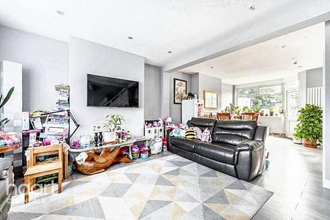 3 bedroom semi-detached house for sale, Hillside, NW9