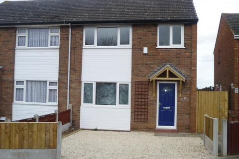 3 bedroom semi-detached house to rent, Hills Lane Drive, Madeley