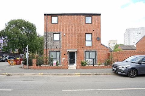 4 bedroom semi-detached house for sale, Garforth Avenue, M4