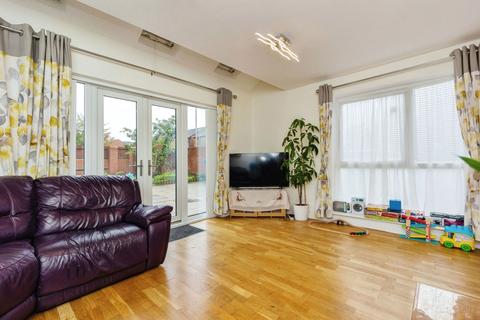 4 bedroom semi-detached house for sale, Garforth Avenue, M4