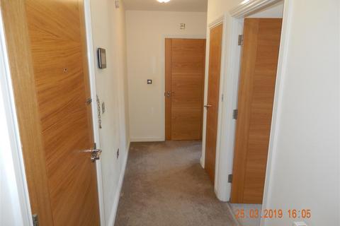 2 bedroom apartment to rent, Ipsley Manor